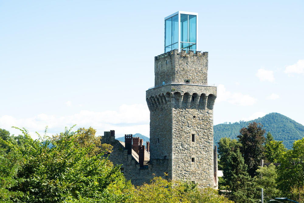 11901 A castle with a dark past – The myth surrounding Baron Rothschild and the dungeon of Waidhofen