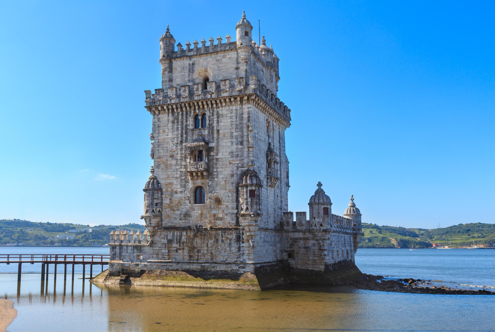 12380-1 The Myth of the Torre de Belém: Truths and Legends Surrounding the Landmark on the Tagus