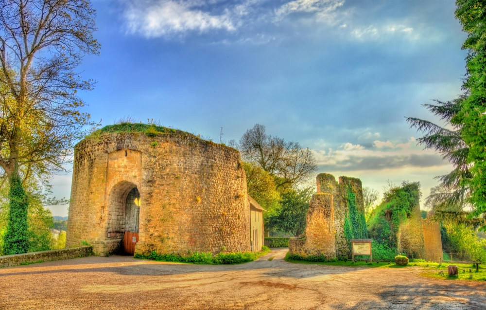 13240 The Mystery of Château de Bressuire: Legends, History and a Hidden Treasure