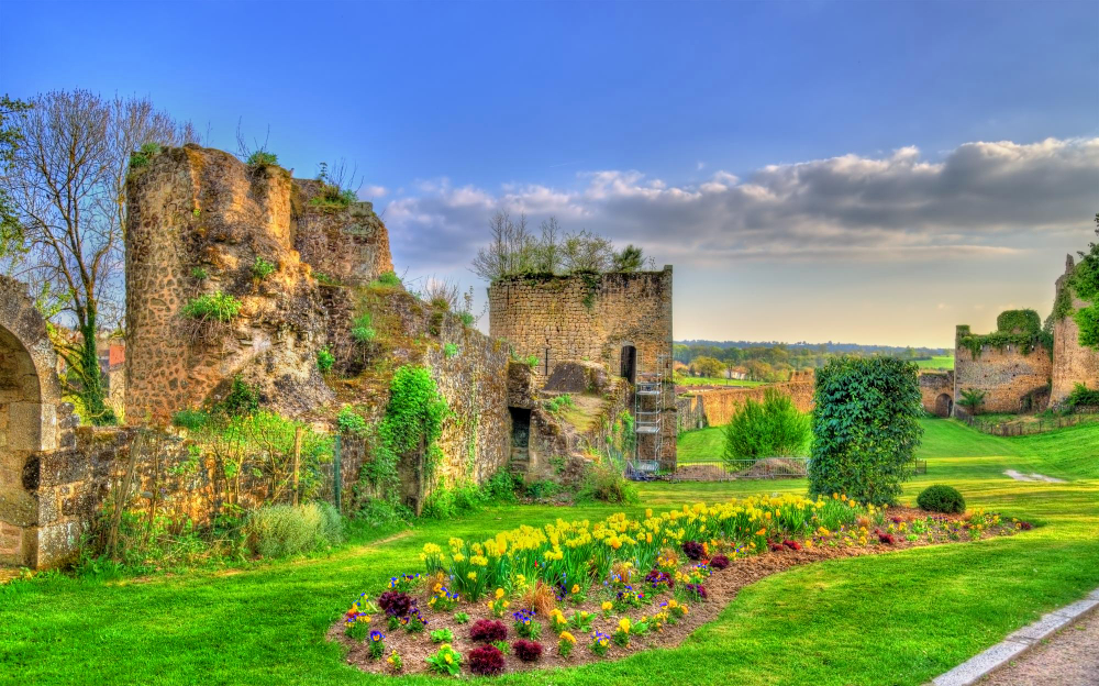 13241 The Mystery of Château de Bressuire: Legends, History and a Hidden Treasure