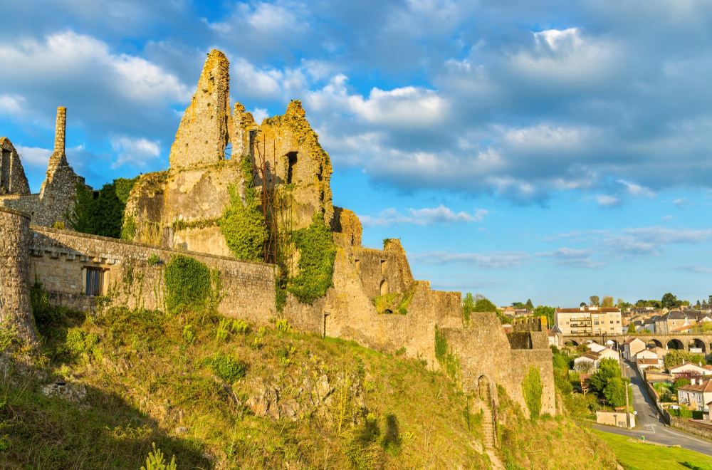 13246 The Mystery of Château de Bressuire: Legends, History and a Hidden Treasure