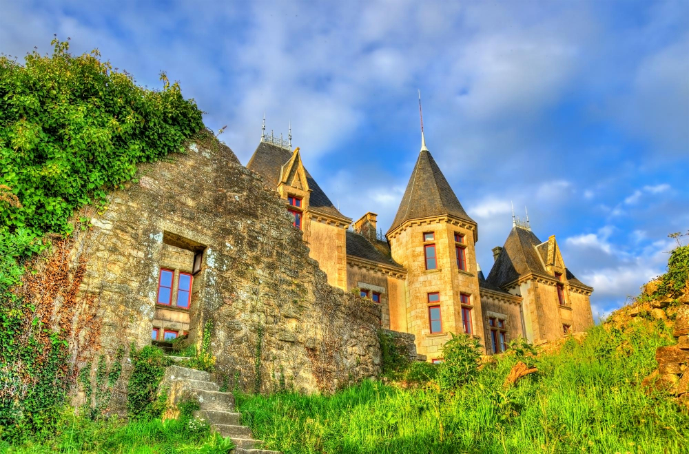13248 The Mystery of Château de Bressuire: Legends, History and a Hidden Treasure