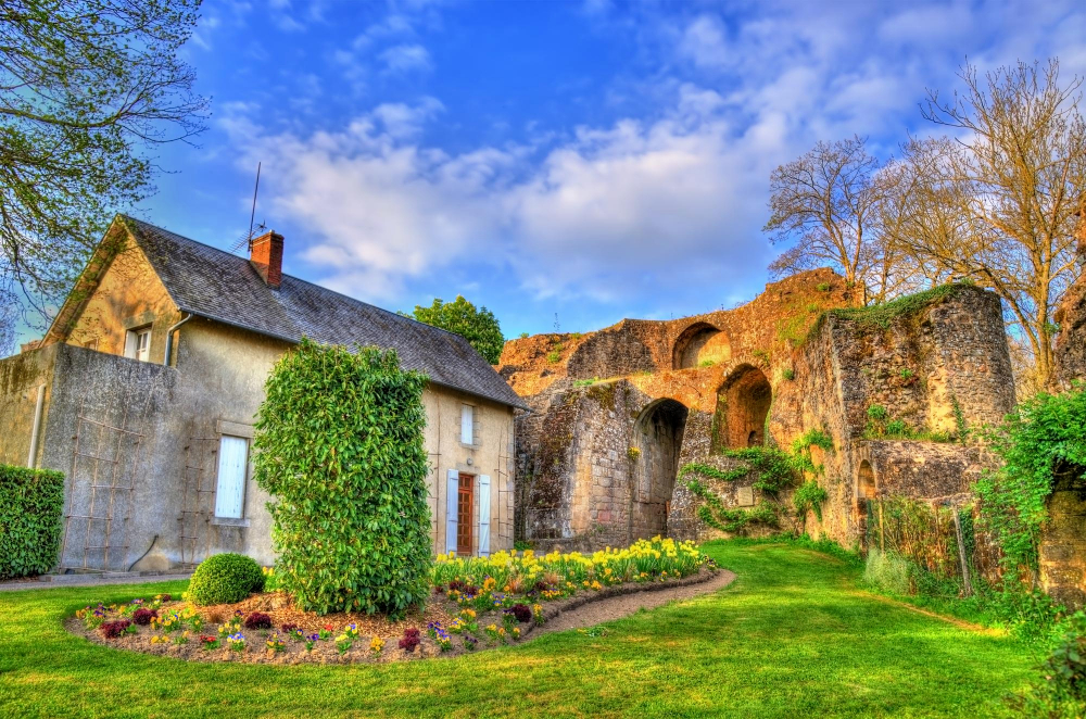 13250 The Mystery of Château de Bressuire: Legends, History and a Hidden Treasure