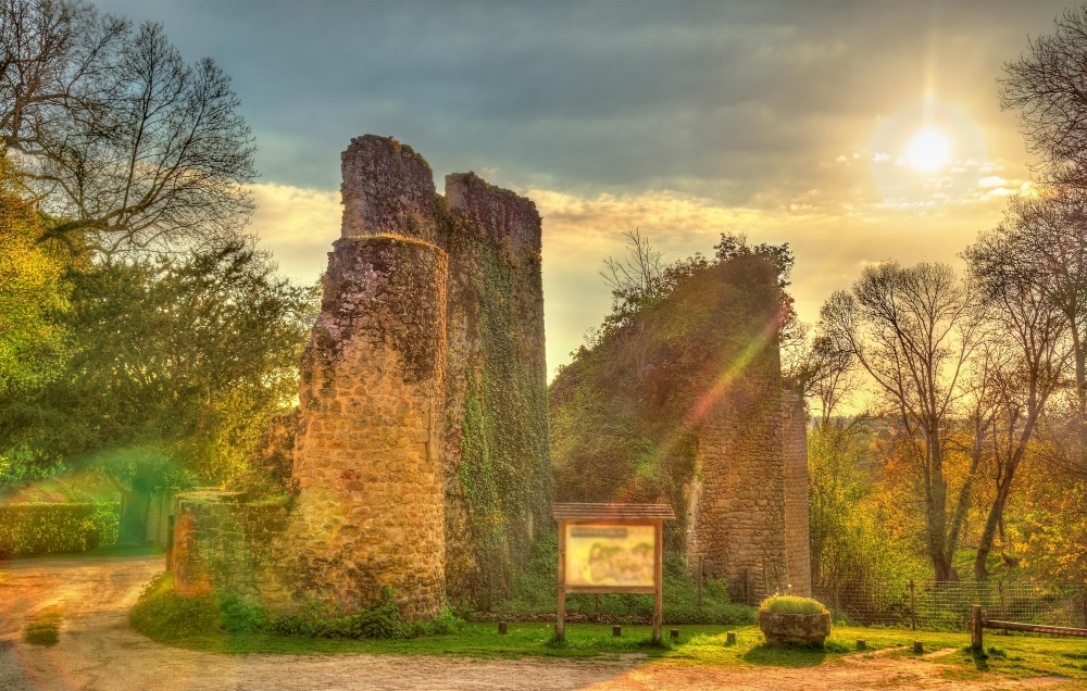 13252 The Mystery of Château de Bressuire: Legends, History and a Hidden Treasure