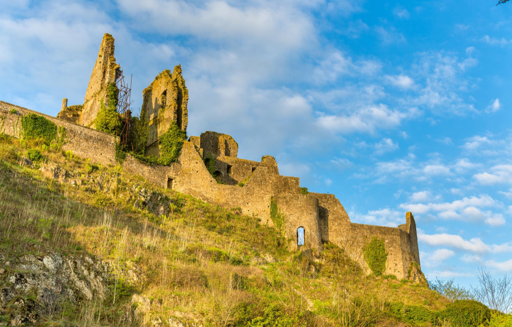 13253 The Mystery of Château de Bressuire: Legends, History and a Hidden Treasure