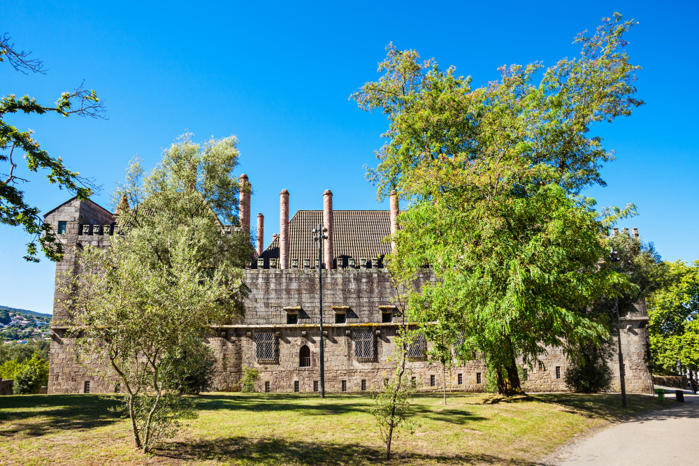 1443 A Life in the Shadow of Faith – The ‘Holy Duchess’ and the Palace of the Dukes of Bragança