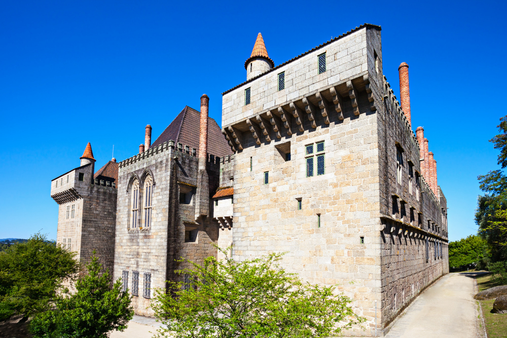1444 A Life in the Shadow of Faith – The ‘Holy Duchess’ and the Palace of the Dukes of Bragança