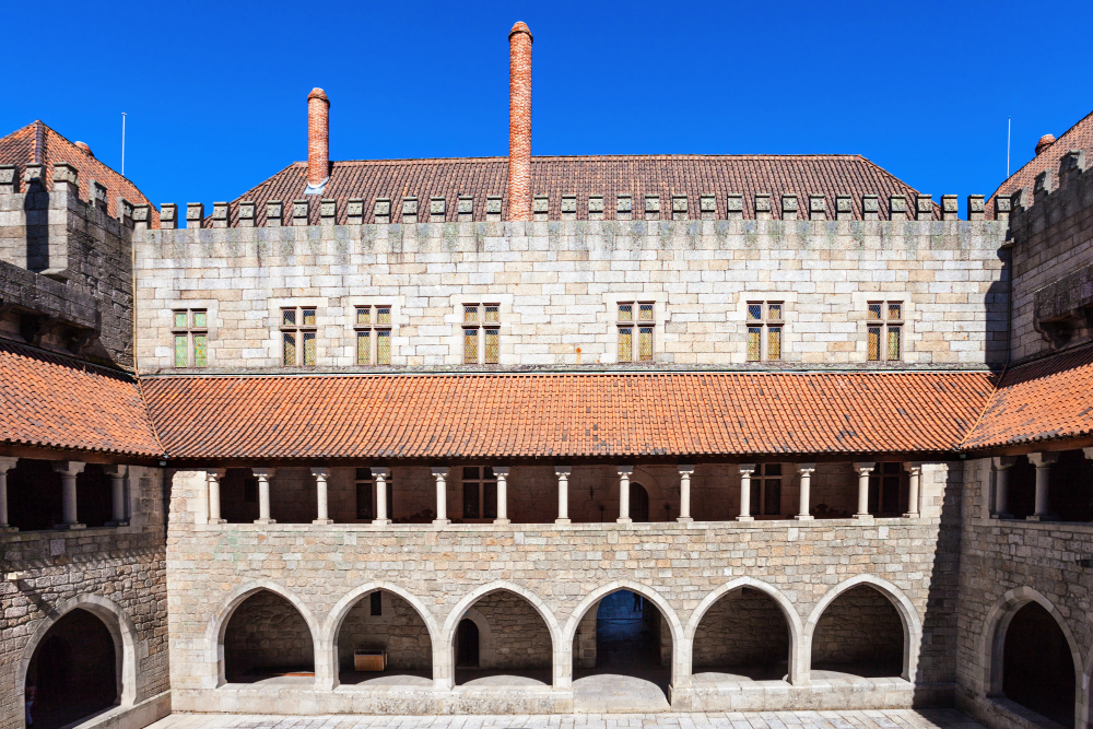 1457 A Life in the Shadow of Faith – The ‘Holy Duchess’ and the Palace of the Dukes of Bragança