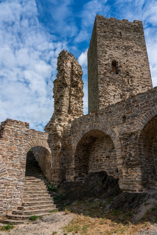 1478 Between Legend and Reality: The Mystical Niederburg Kobern and the Eerie Legend of the Tatzelwurm