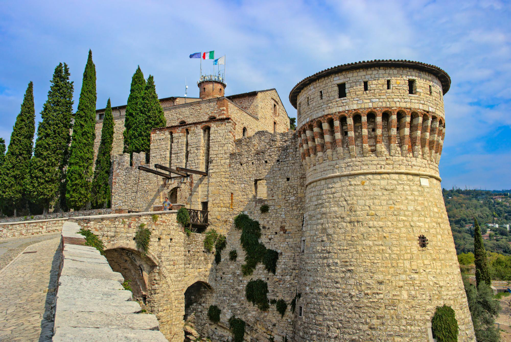 151-2 The “Falcone d’Italia”: The Turbulent History of the Castello di Brescia and Its Role in the Struggle for Freedom