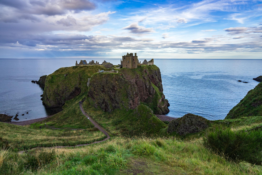 152-1 Dunnottar Castle: The Legend of the Burning Church and a Dark Chapter in Scottish History
