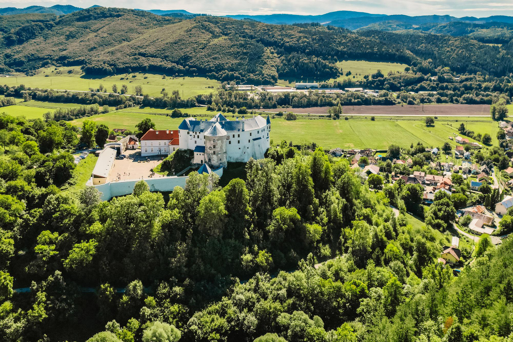 1552 The Mysterious History of the Korvinus Linden Tree: A Living Testament to Ľupča Castle