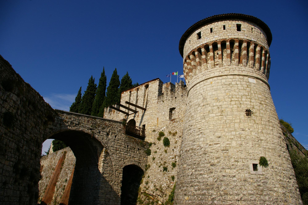 155391 The “Falcone d’Italia”: The Turbulent History of the Castello di Brescia and Its Role in the Struggle for Freedom