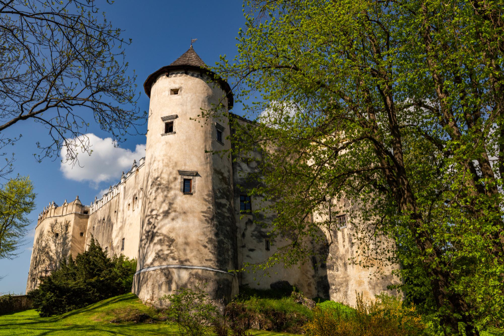 1727-1 The Myth of the Inca Treasure: A Mysterious Legend Surrounding Niedzica Castle on Lake Czorsztyn