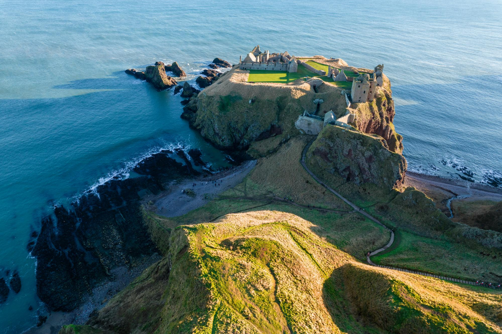 1786 Dunnottar Castle: The Legend of the Burning Church and a Dark Chapter in Scottish History