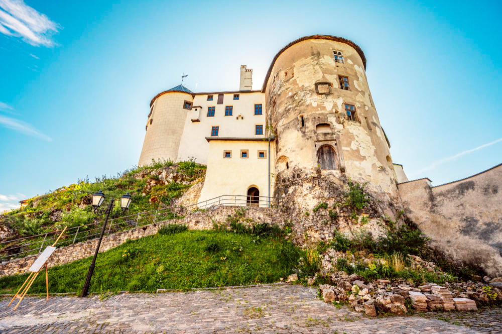 201 The Mysterious History of the Korvinus Linden Tree: A Living Testament to Ľupča Castle