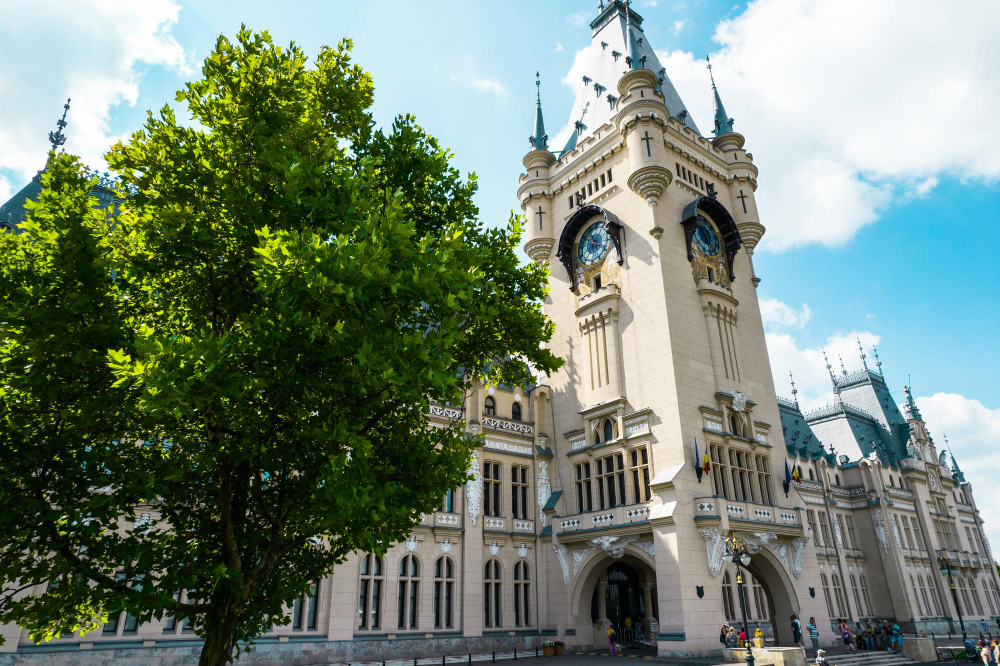 20695 The Myth of the Clock Tower at the Palace of Culture in Iași: A Legend Full of Secrets