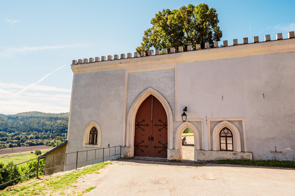 207 The Mysterious History of the Korvinus Linden Tree: A Living Testament to Ľupča Castle