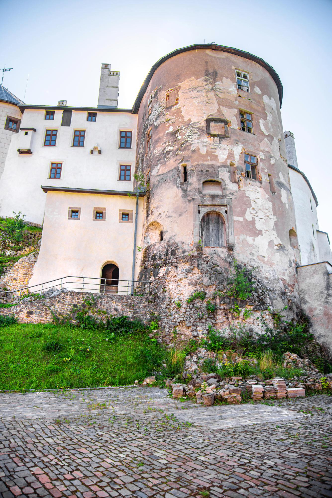 2123 The Mysterious History of the Korvinus Linden Tree: A Living Testament to Ľupča Castle