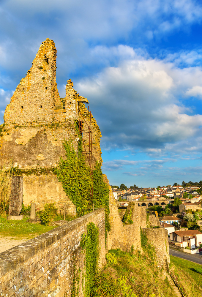 2296 The Mystery of Château de Bressuire: Legends, History and a Hidden Treasure