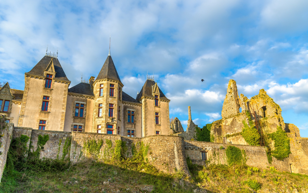 2299 The Mystery of Château de Bressuire: Legends, History and a Hidden Treasure