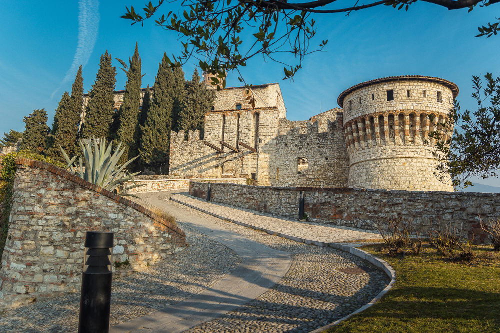 2385 The “Falcone d’Italia”: The Turbulent History of the Castello di Brescia and Its Role in the Struggle for Freedom