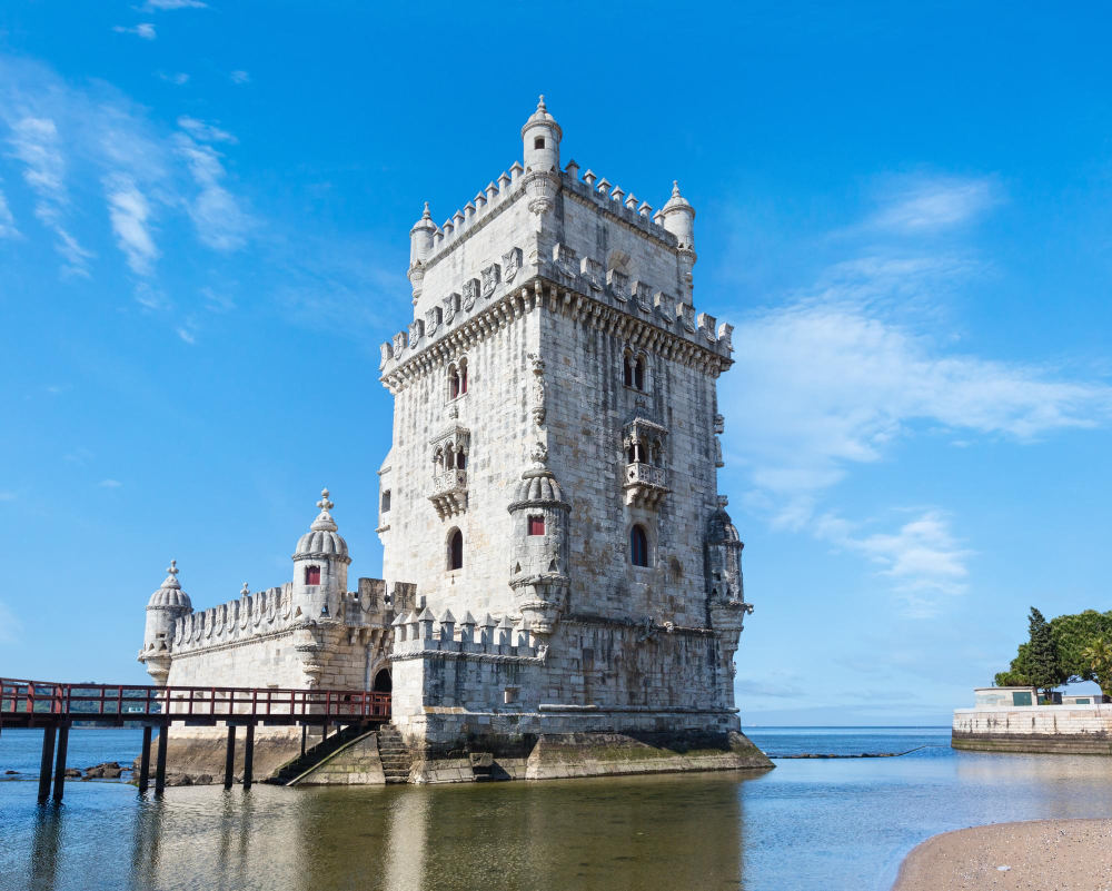 24554 The Myth of the Torre de Belém: Truths and Legends Surrounding the Landmark on the Tagus