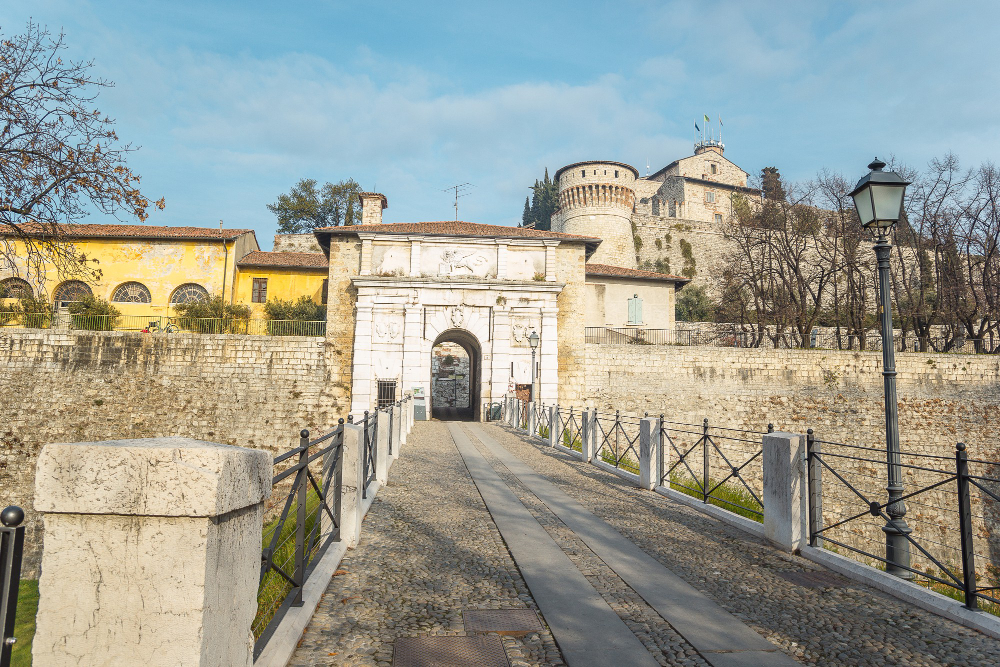 284 The “Falcone d’Italia”: The Turbulent History of the Castello di Brescia and Its Role in the Struggle for Freedom