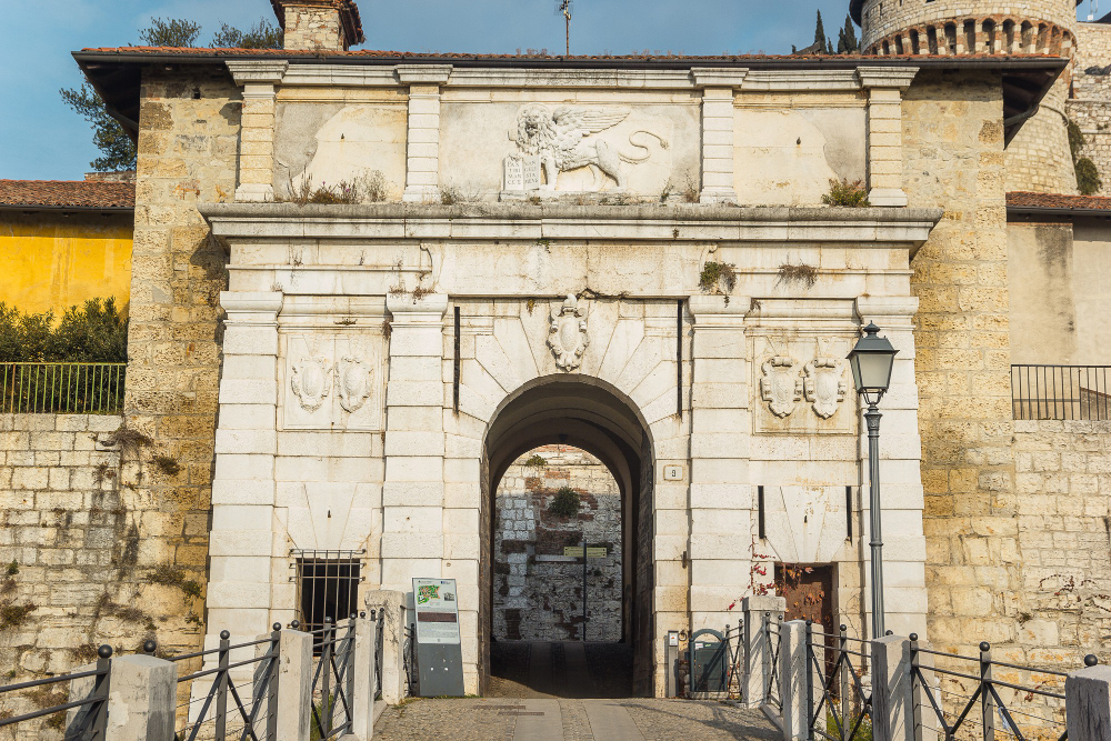285 The “Falcone d’Italia”: The Turbulent History of the Castello di Brescia and Its Role in the Struggle for Freedom