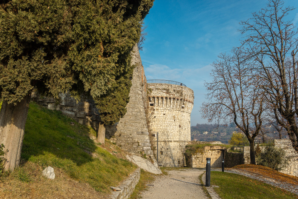 289 The “Falcone d’Italia”: The Turbulent History of the Castello di Brescia and Its Role in the Struggle for Freedom