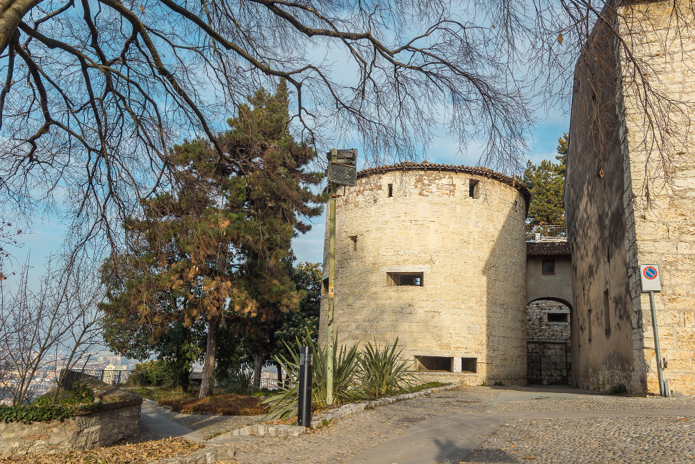 2902-1 The “Falcone d’Italia”: The Turbulent History of the Castello di Brescia and Its Role in the Struggle for Freedom