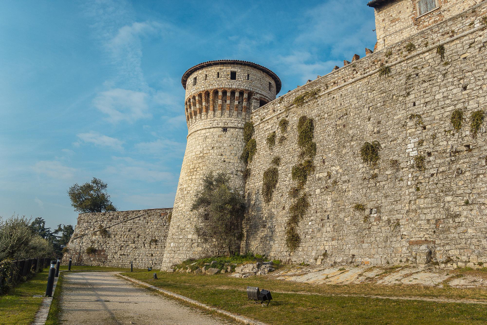 2904-1 The “Falcone d’Italia”: The Turbulent History of the Castello di Brescia and Its Role in the Struggle for Freedom