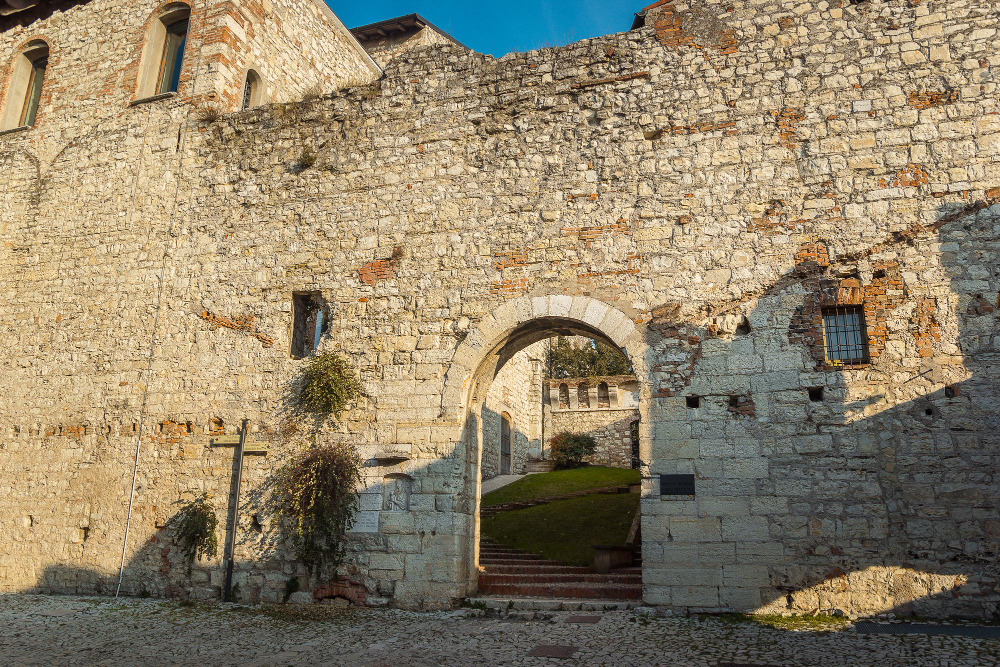 2914 The “Falcone d’Italia”: The Turbulent History of the Castello di Brescia and Its Role in the Struggle for Freedom