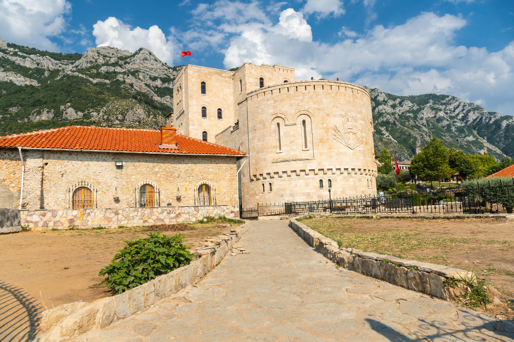 32649-1 Skanderbeg and the Fortress of Kruja: An immortal spirit between history and legend
