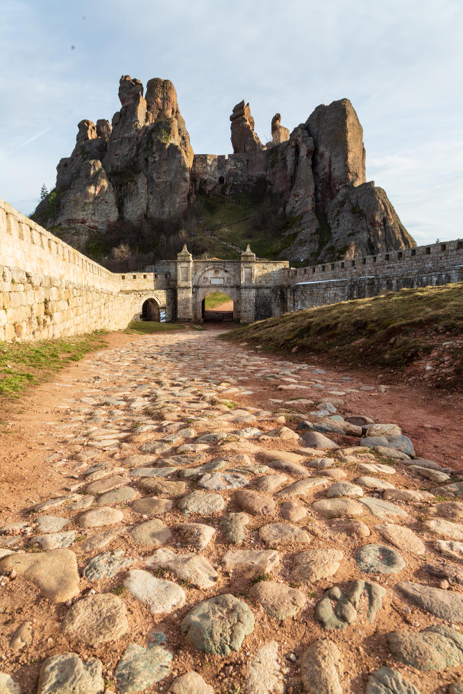 3479 The Secret of Petrified Love – The Legend of Belogradchik Fortress