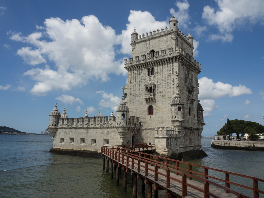 34906 The Myth of the Torre de Belém: Truths and Legends Surrounding the Landmark on the Tagus