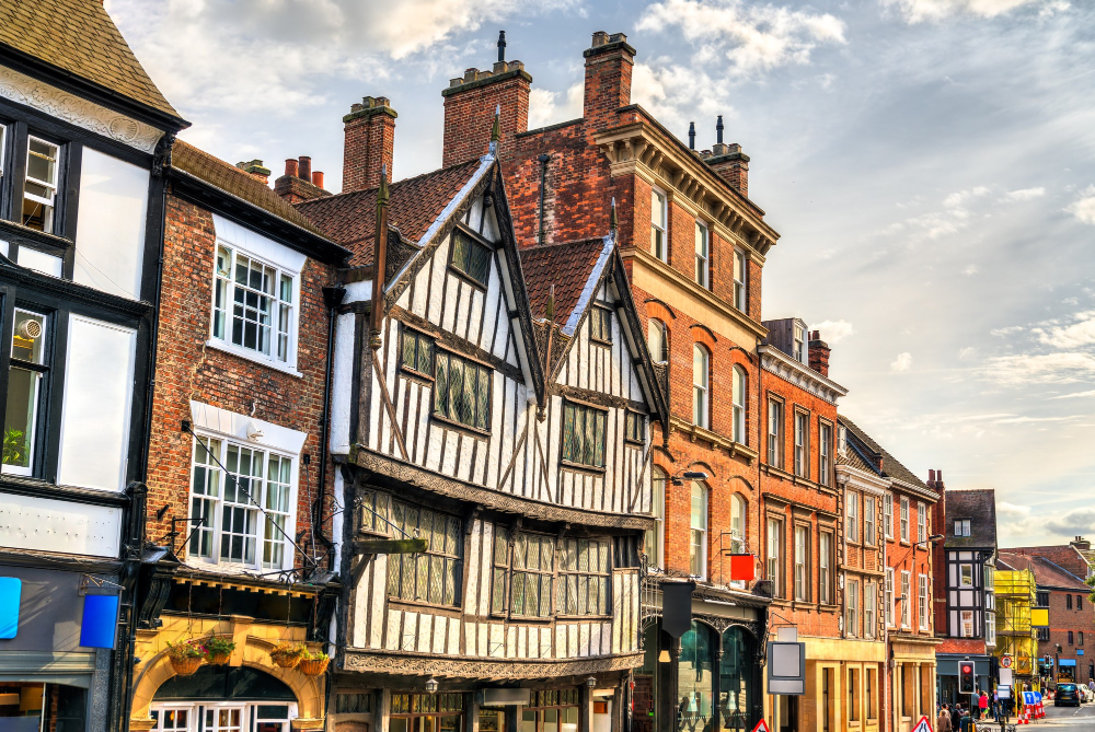 4090-1 The Marching Ghosts of York: The Mystery of the Roman Legionaries at the Treasurer’s House