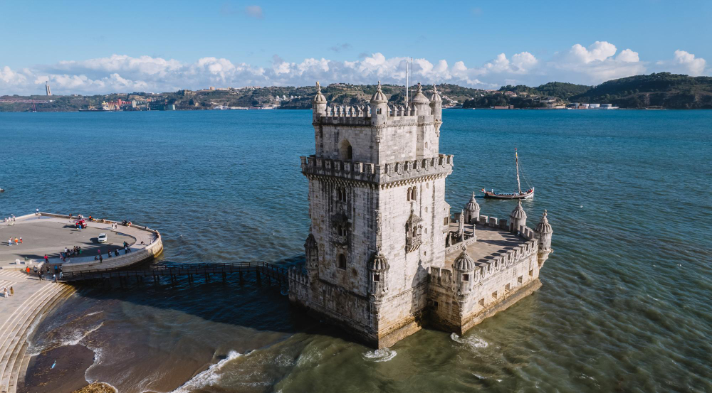 4677 The Myth of the Torre de Belém: Truths and Legends Surrounding the Landmark on the Tagus