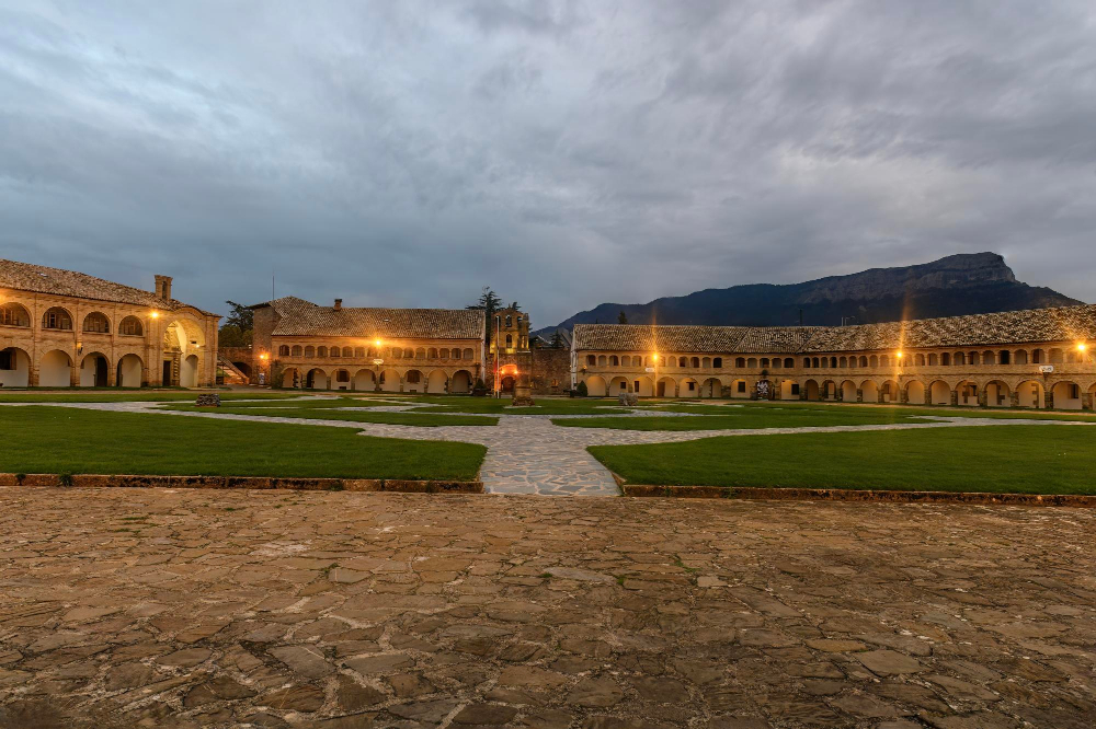 47283 The mystical guardians of the Ciudadela de Jaca: the deer in the moat