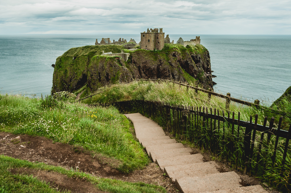 48351 Dunnottar Castle: The Legend of the Burning Church and a Dark Chapter in Scottish History