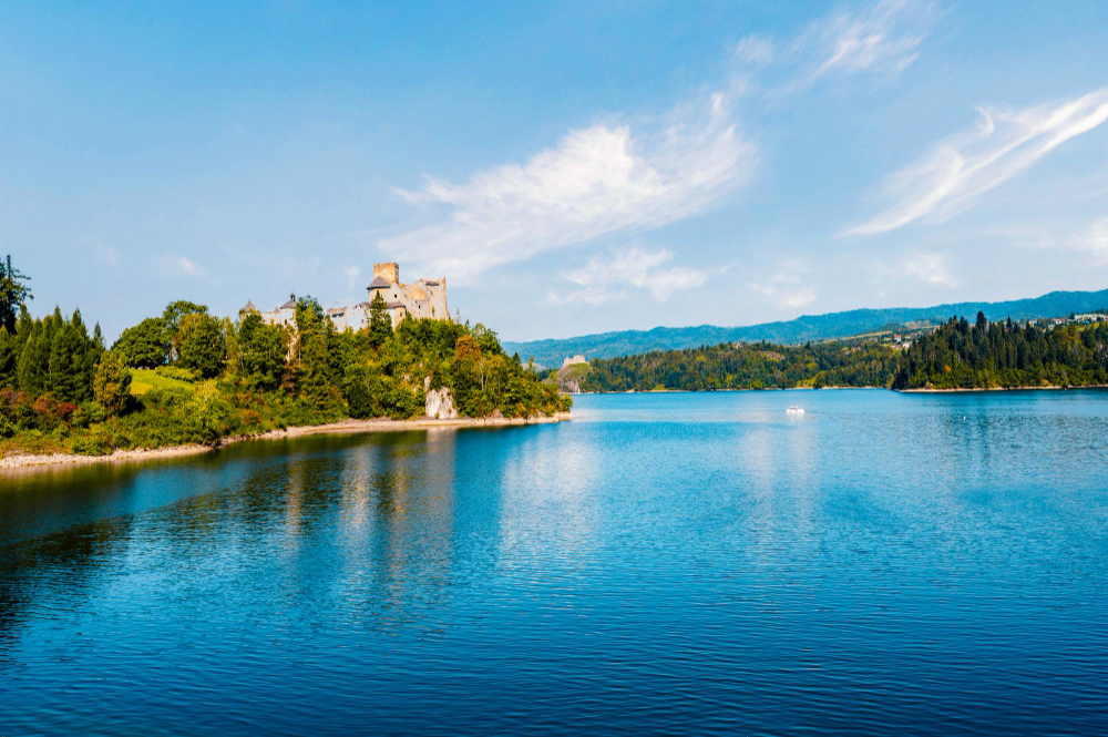48887 The Myth of the Inca Treasure: A Mysterious Legend Surrounding Niedzica Castle on Lake Czorsztyn