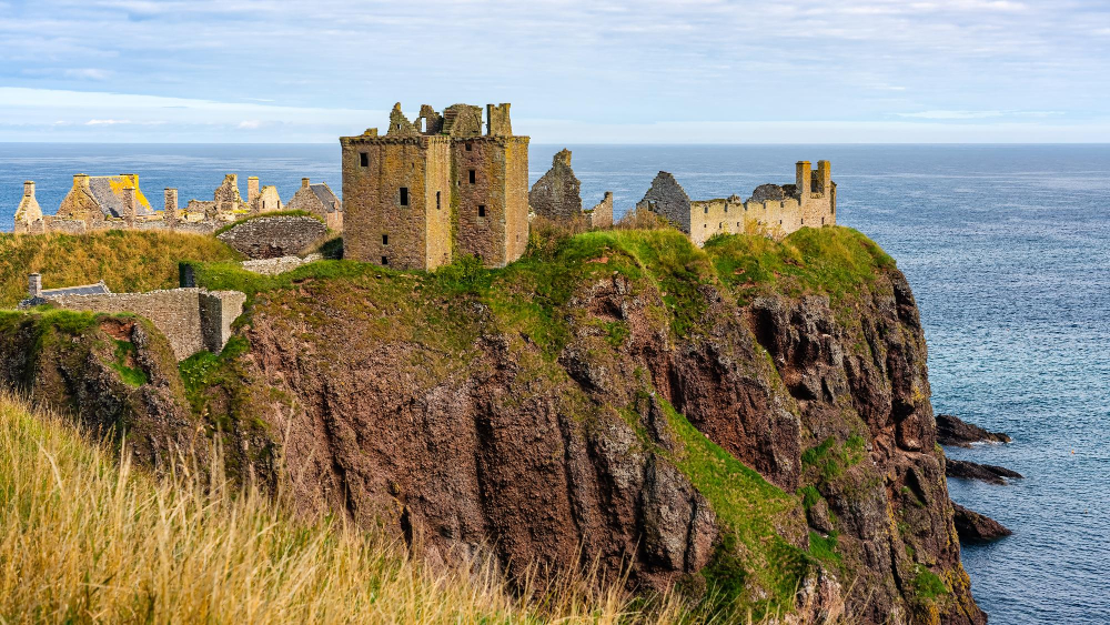 5034 Dunnottar Castle: The Legend of the Burning Church and a Dark Chapter in Scottish History