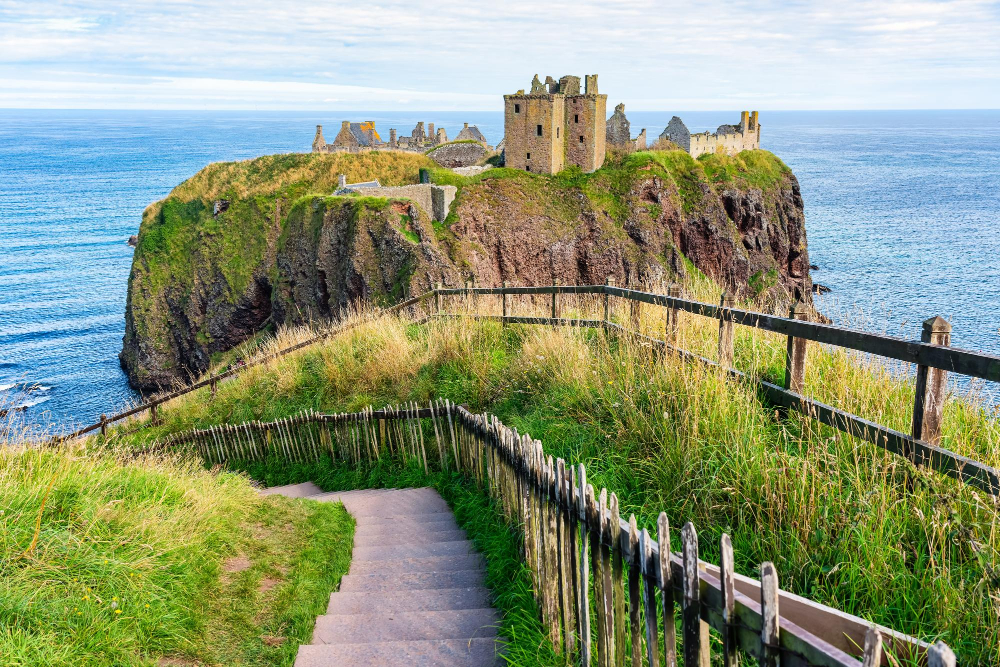 5037 Dunnottar Castle: The Legend of the Burning Church and a Dark Chapter in Scottish History