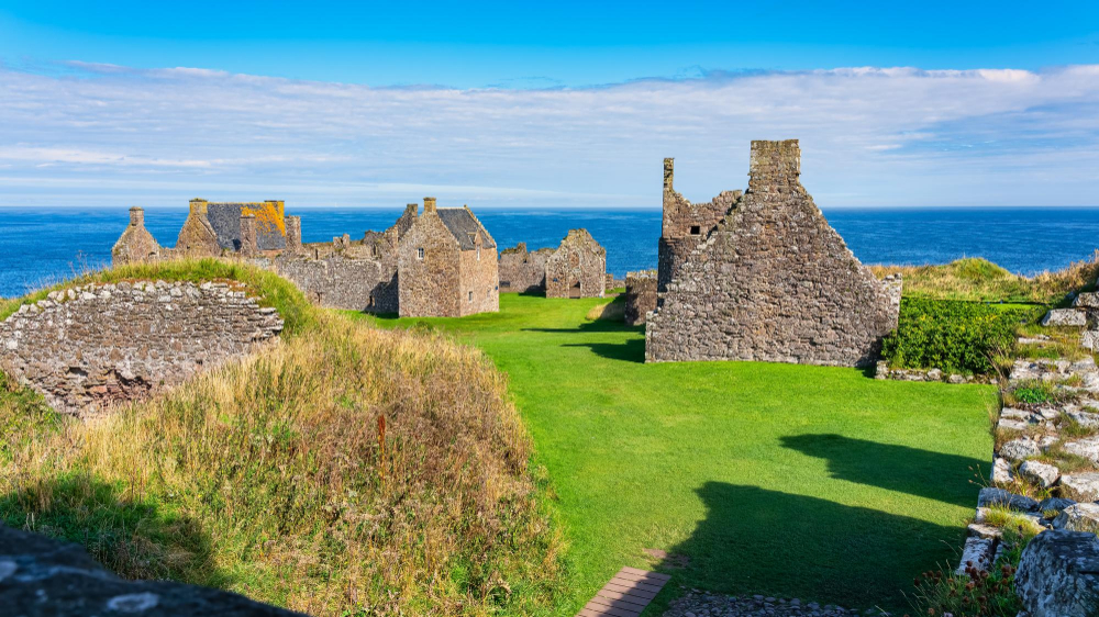 5041 Dunnottar Castle: The Legend of the Burning Church and a Dark Chapter in Scottish History