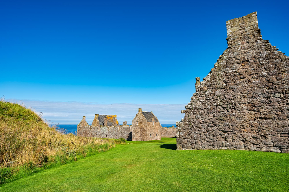 5045 Dunnottar Castle: The Legend of the Burning Church and a Dark Chapter in Scottish History