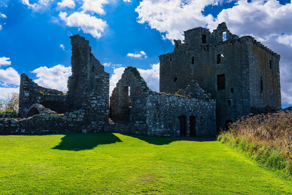 5061 Dunnottar Castle: The Legend of the Burning Church and a Dark Chapter in Scottish History