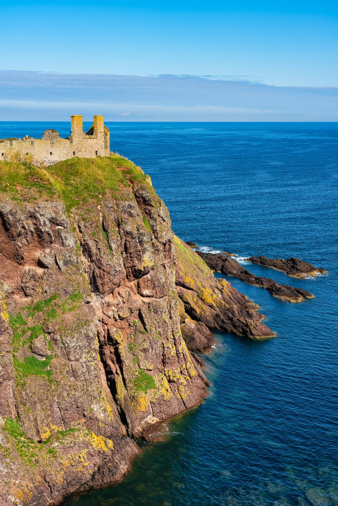 5077-1 Dunnottar Castle: The Legend of the Burning Church and a Dark Chapter in Scottish History