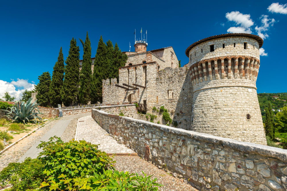 526 The “Falcone d’Italia”: The Turbulent History of the Castello di Brescia and Its Role in the Struggle for Freedom