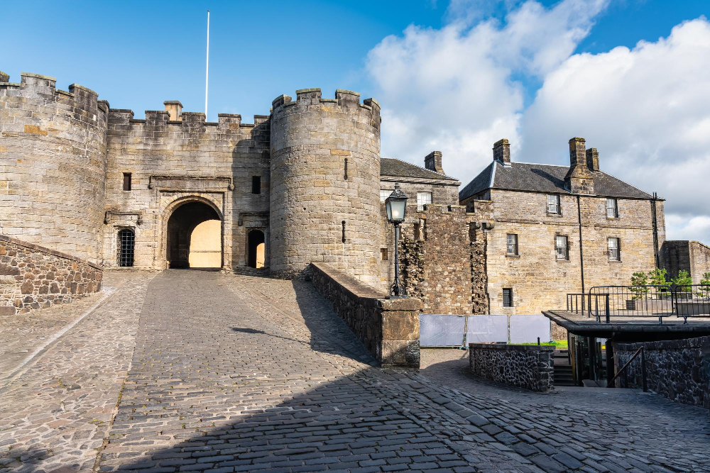 5345-1 King Arthur and Stirling Castle: Where Legend Meets Reality