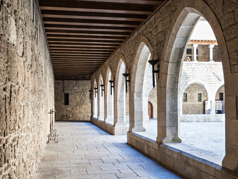 5949 A Life in the Shadow of Faith – The ‘Holy Duchess’ and the Palace of the Dukes of Bragança